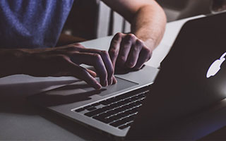 笑不活了！姆巴佩急了，皇马巨星现身马德里驾校，豪车积灰终要自己开？